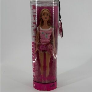 STRAWBERRY PAJAMAS FASHION FEVER BARBIE DOLL
PJ COLLECTION
MATTEL J4177
2005